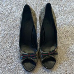 Gucci pumps